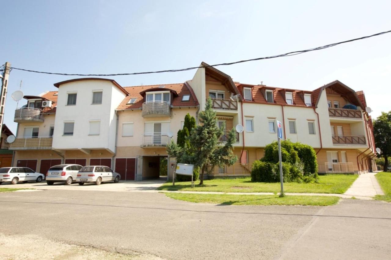 Zoli Apartmanok -Nori Koelcsey 32 Hajdúszoboszló Extérieur photo